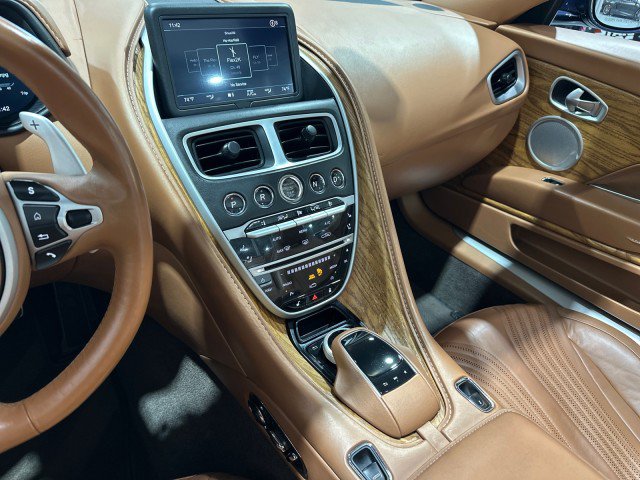 Used 2019 Aston Martin DB11 Volante RWD image 4