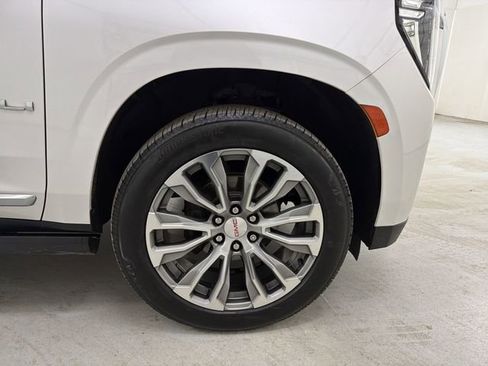 Used 2021 GMC Yukon Denali w/ Denali Premium Package image 14