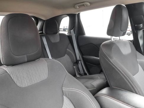 Used 2015 Jeep Cherokee Latitude w/ Comfort/Convenience Group image 37