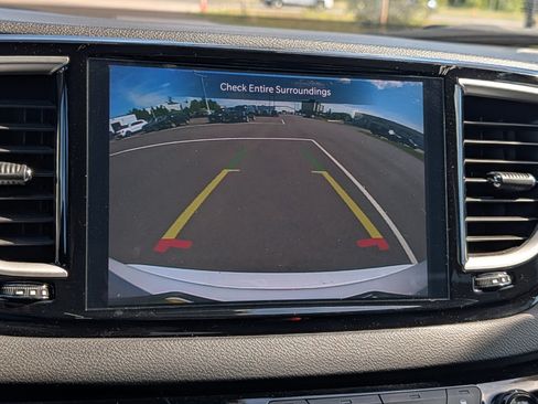 Used 2025 Chrysler Pacifica Select FWD image 25