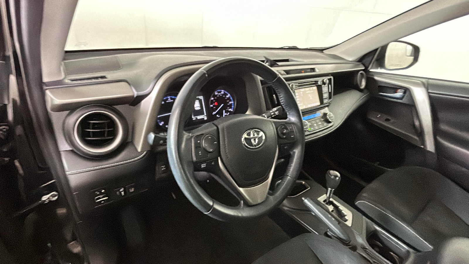 Used 2017 Toyota RAV4 XLE w/ All Weather Liner Package AWD/4WD image 16