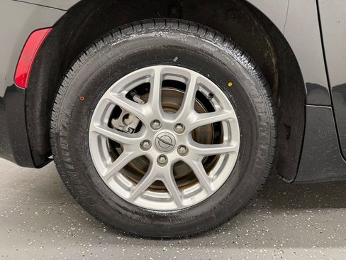 Used 2023 Chrysler Pacifica Touring-L FWD image 20