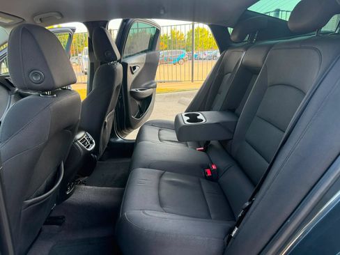 Used 2017 Chevrolet Malibu LT FWD image 21