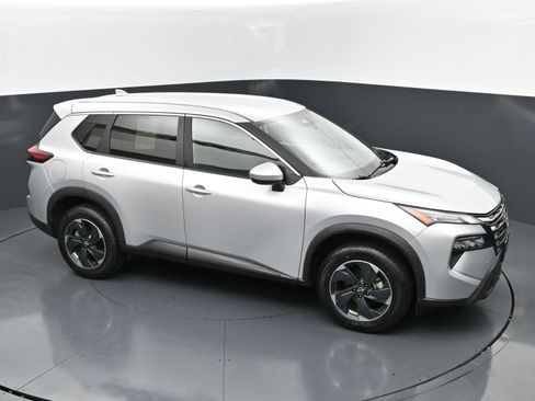 Used 2024 Nissan Rogue SV image 33