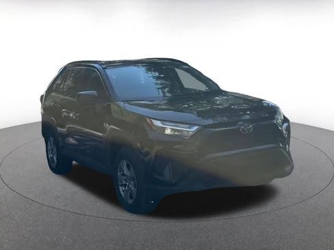 Used 2025 Toyota RAV4 LE image 9