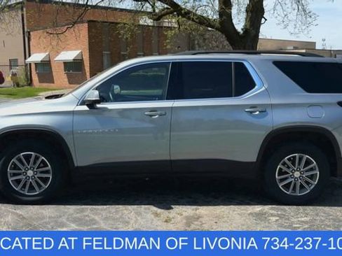 Used 2023 Chevrolet Traverse LT FWD image 5