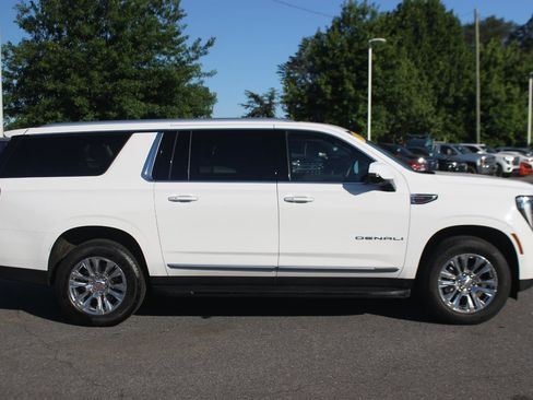Used 2025 GMC Yukon XL Denali AWD/4WD image 8
