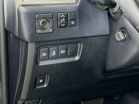 Used 2020 Lexus GX 460 Premium w/ Premium Package image 8