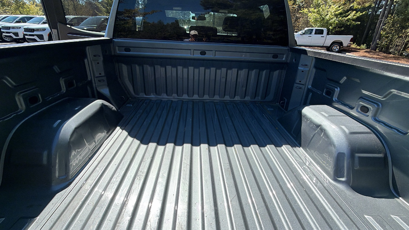 Used 2025 GMC Sierra 1500 SLT AWD/4WD image 13