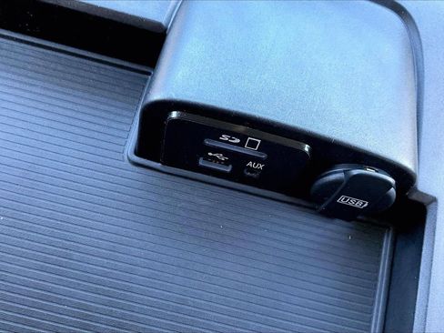 Used 2015 RAM 1500 Laramie w/ Convenience Group image 17