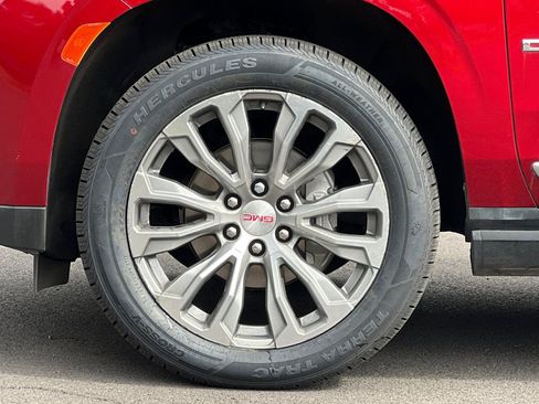 Used 2021 GMC Yukon Denali w/ Denali Premium Package image 28