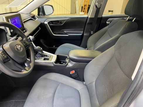 Used 2025 Toyota RAV4 LE AWD/4WD image 19