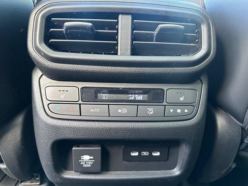 Used 2025 Honda Pilot Elite image 32