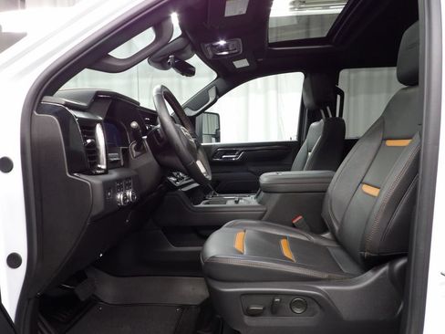 Used 2025 GMC Sierra 2500 AT4 w/ Technology Package AWD/4WD image 15