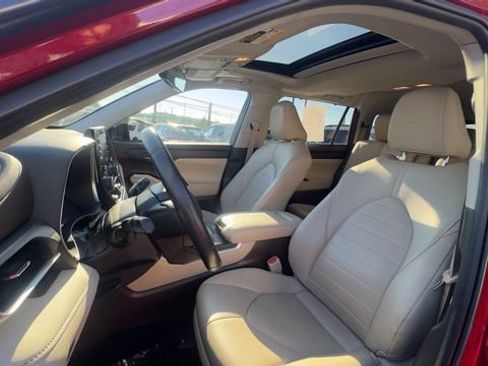 Used 2022 Toyota Highlander XLE image 20