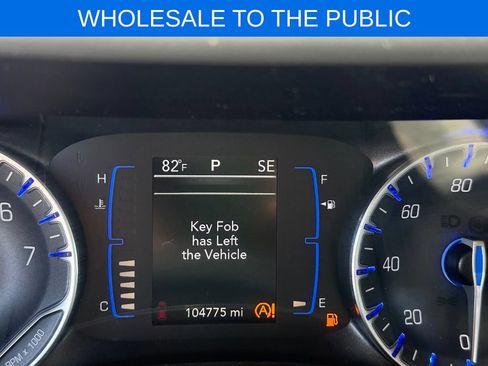 Used 2020 Chrysler Pacifica Touring-L FWD image 16