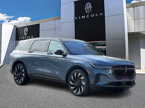 New 2026 Lincoln Nautilus Reserve w/ Jet Appearance Package image 1