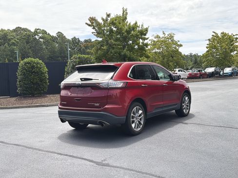 Used 2018 Ford Edge Titanium w/ Technology Package FWD image 3