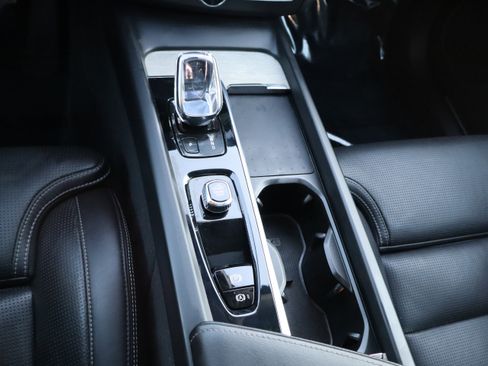 Used 2022 Volvo XC60 B6 Inscription w/ Climate Package image 21