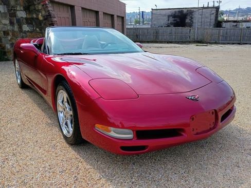 Used 2002 Chevrolet Corvette Convertible w/ Preferred Equipment Group2 RWD image 2