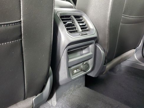 Used 2022 Volkswagen Tiguan SE R-Line image 48