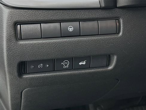 Used 2024 Nissan Rogue SV image 10