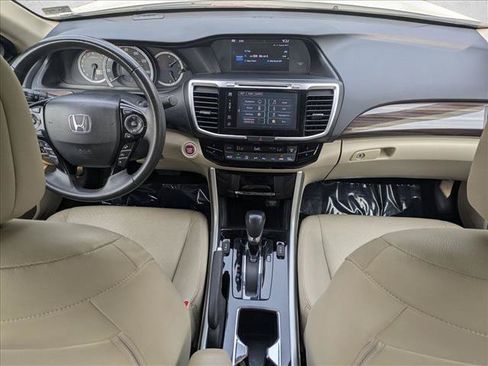Used 2016 Honda Accord Touring image 18
