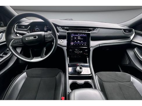 Certified 2024 Jeep Grand Cherokee L Altitude AWD/4WD image 19