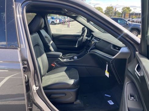 New 2025 Jeep Grand Cherokee Altitude w/ Trailer Tow Package image 27