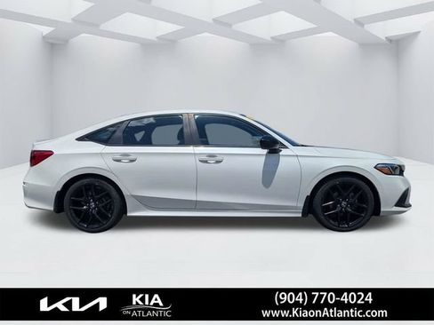 Used 2024 Honda Civic Sport image 2