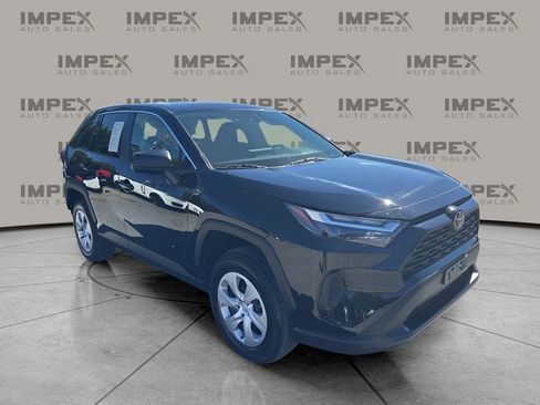 Used 2024 Toyota RAV4 LE image 7