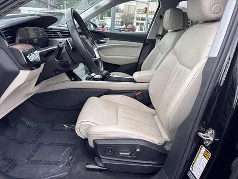 Used 2019 Audi e-tron Prestige w/ Prestige Package image 19