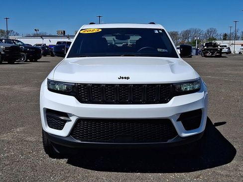 Used 2023 Jeep Grand Cherokee Altitude image 4