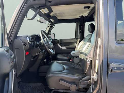 Used 2017 Jeep Wrangler Unlimited Rubicon AWD/4WD image 31