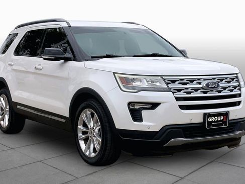 Certified 2018 Ford Explorer XLT w/ Equipment Group 202A image 3