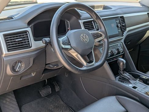 Used 2022 Volkswagen Atlas SE w/ Black Wheel Package FWD image 30