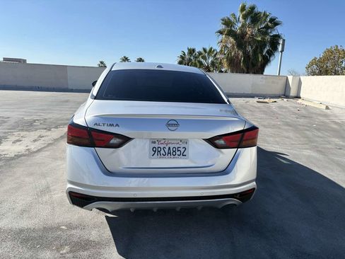 Used 2025 Nissan Altima 2.5 SV image 12
