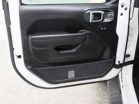 Used 2025 Jeep Gladiator Sport image 12