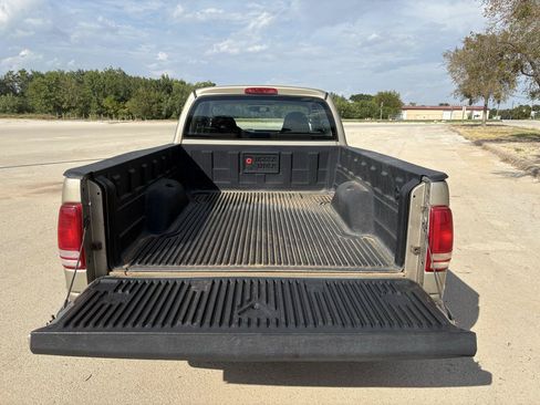 Used 2004 Dodge Dakota 2WD Club Cab w/ Tire & Handling Group image 16