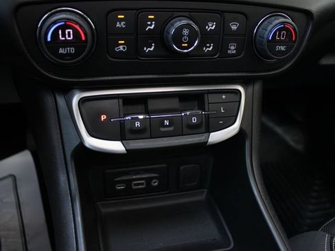 Used 2022 GMC Terrain SLT w/ GMC Pro Grade Package AWD/4WD image 17