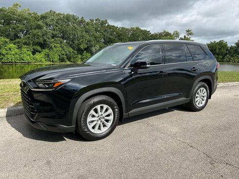 Certified 2026 Toyota Grand Highlander FWD image 2