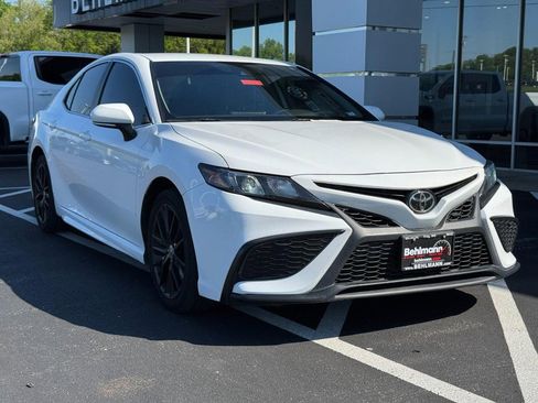 Used 2023 Toyota Camry SE FWD image 2