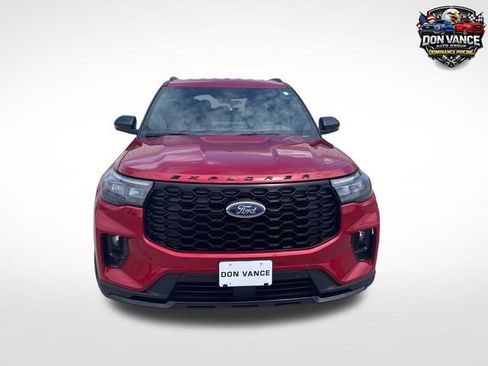 Used 2025 Ford Explorer ST-Line w/ ST-Line Street Pack AWD/4WD image 8