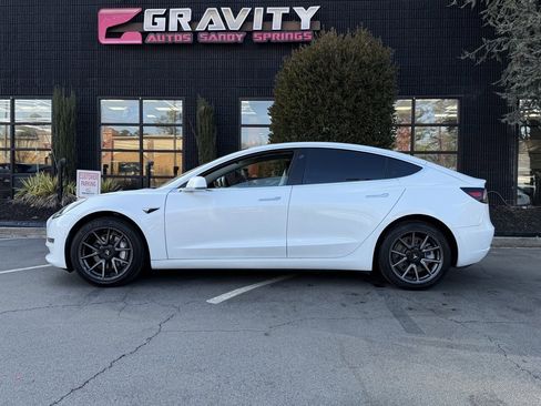 Used 2020 Tesla Model 3 Standard Range Plus image 10
