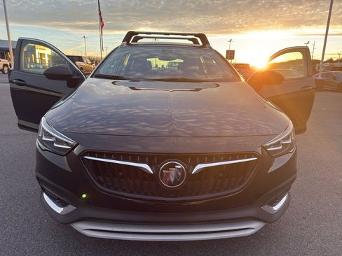 Used 2018 Buick Regal Essence w/ Driver Confidence Package #1 image 16