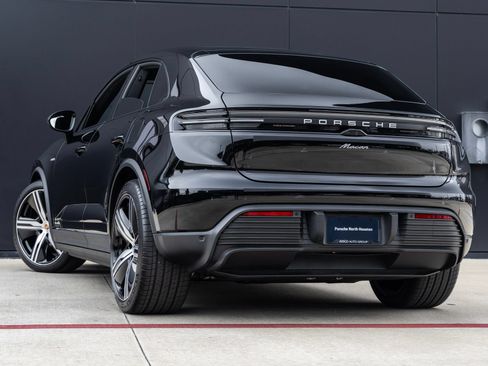 Certified 2025 Porsche Macan Electric RWD image 3