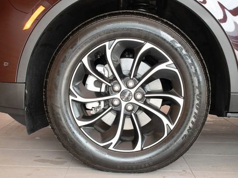 Used 2024 Lincoln Nautilus Premier AWD/4WD image 9