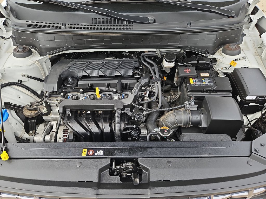 Used 2025 Hyundai Venue SEL FWD image 35