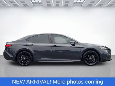 Used 2025 Toyota Camry SE FWD image 3