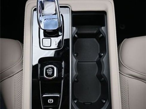 New 2026 Volvo XC90 B6 Plus w/ Protection Package Premier image 11